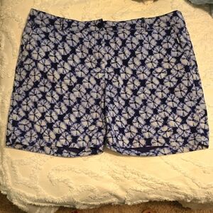 Talbots Blue and White Patterned Women's Shorts EUC Size 16 (0728C)